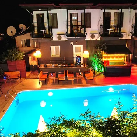 Four Seasons Hotel 2*