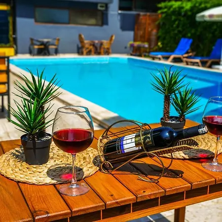 Four Seasons ホテル 2*