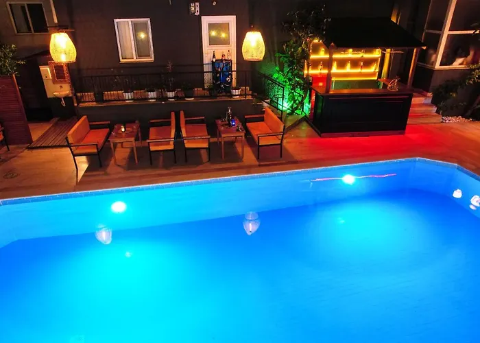 Four Seasons Hotel 2*