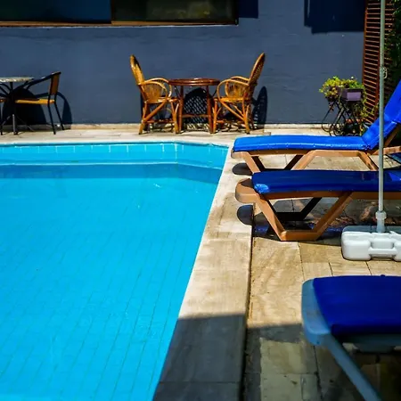 Four Seasons Hotel 2*