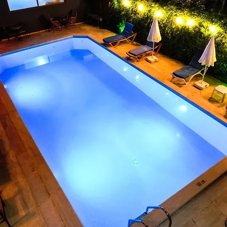 Hotel Four Seasons 2*