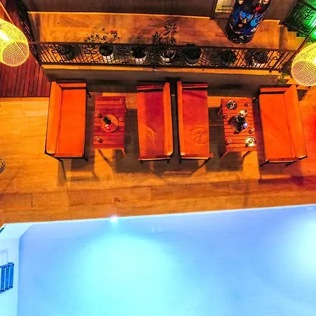 Hotell Four Seasons 2*