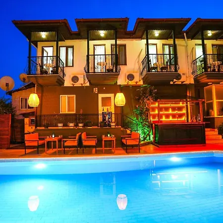 Four Seasons Hotel 2*