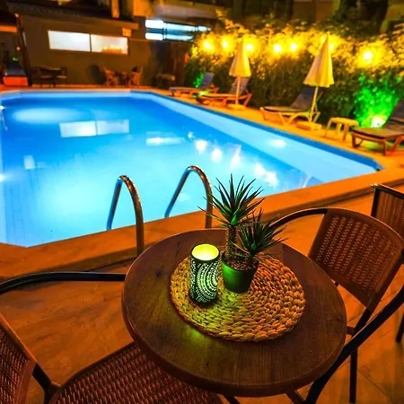 Hotel Four Seasons 2*