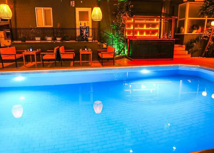 Four Seasons Hotel 2*